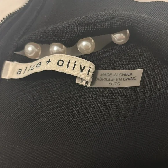 Alice + Olivia Annalee Faux Pearl Embellished Sleeveless Top
SZ XL bodycon fit - Picture 3 of 13